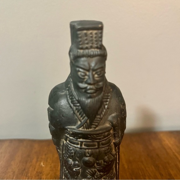 Vintage Chinese Terracotta
Clay Warrior Soldier 4.75" Tall
Figurine Replica. - Picture 2 of 9